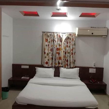 Hotel Rajdhani Hālol Exteriér fotografie