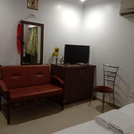 Hotel Rajdhani Hālol Exteriér fotografie