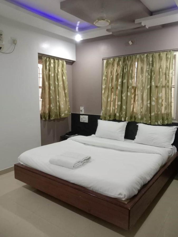 Hotel Rajdhani Hālol Exteriér fotografie